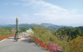 大應山の一番高いところにございます。世界恒久平和之塔からは、眼下に絶景が広がります。